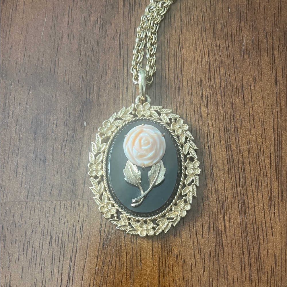 Avon Elegant Gold and Black Cameo Pendant Necklace with mirror